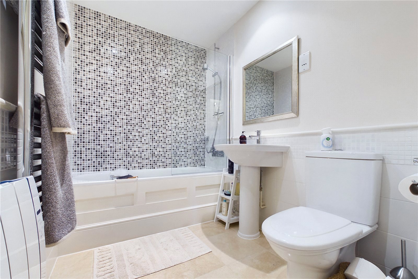 2 bedroom Flat for sale in Upper Woolhampton, Reading