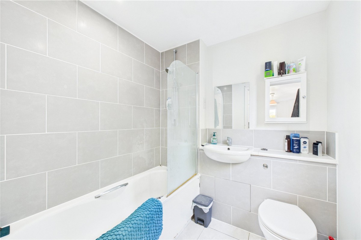 James Butcher Drive, Theale, Reading