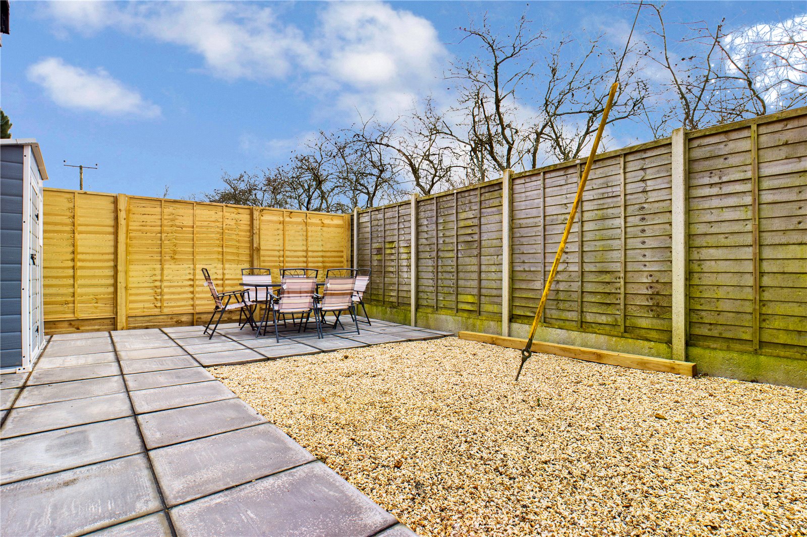 2 bedroom Flat to let in Woolhampton, Reading