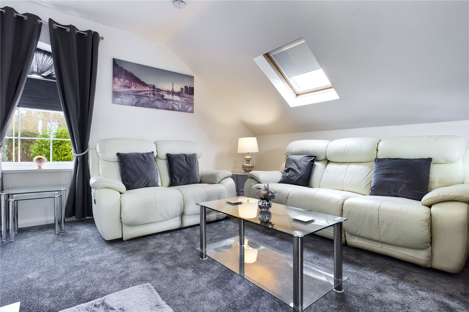 2 bedroom Flat to let in Woolhampton, Reading