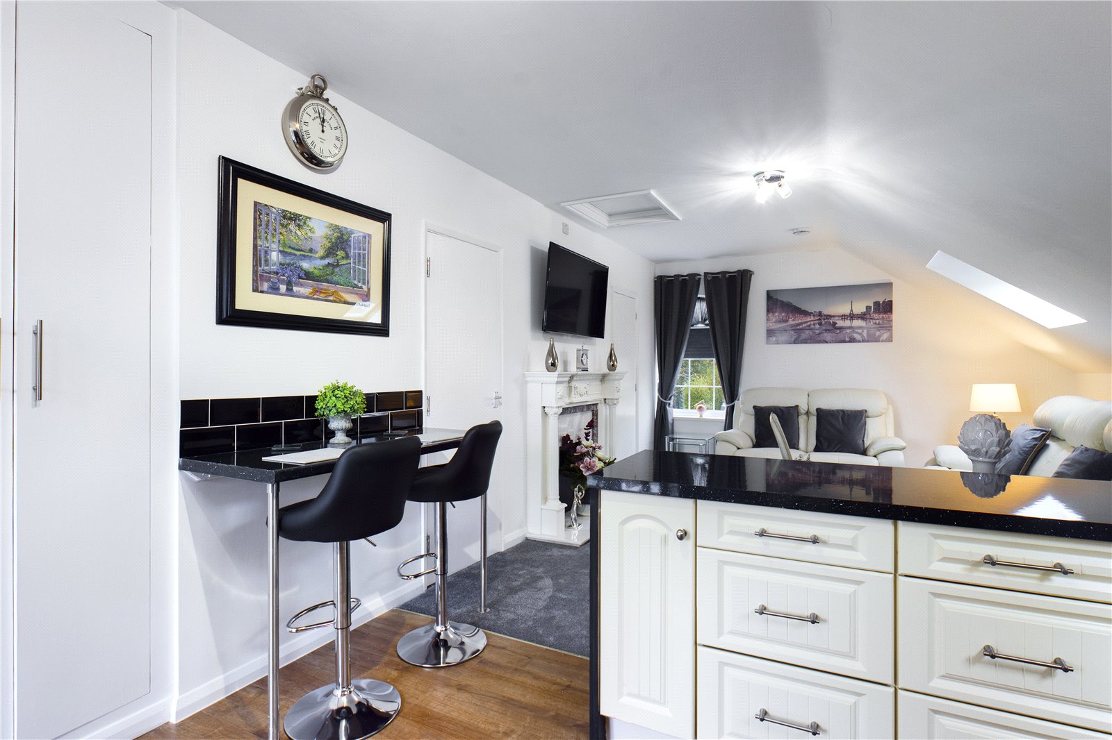 2 bedroom Flat to let in Woolhampton, Reading