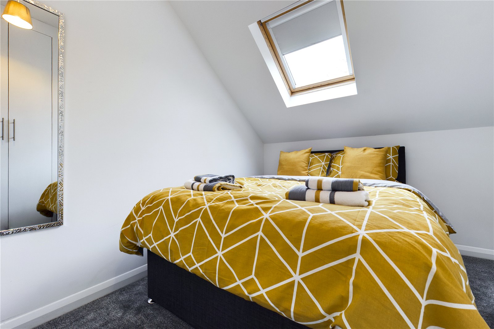 2 bedroom Flat to let in Woolhampton, Reading