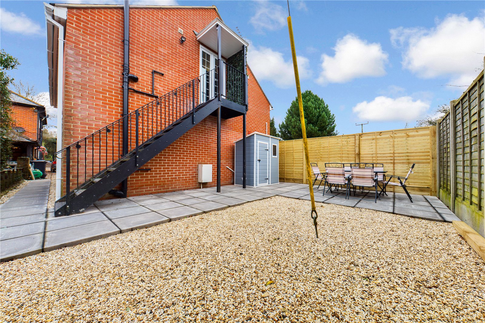 2 bedroom Flat to let in Woolhampton, Reading
