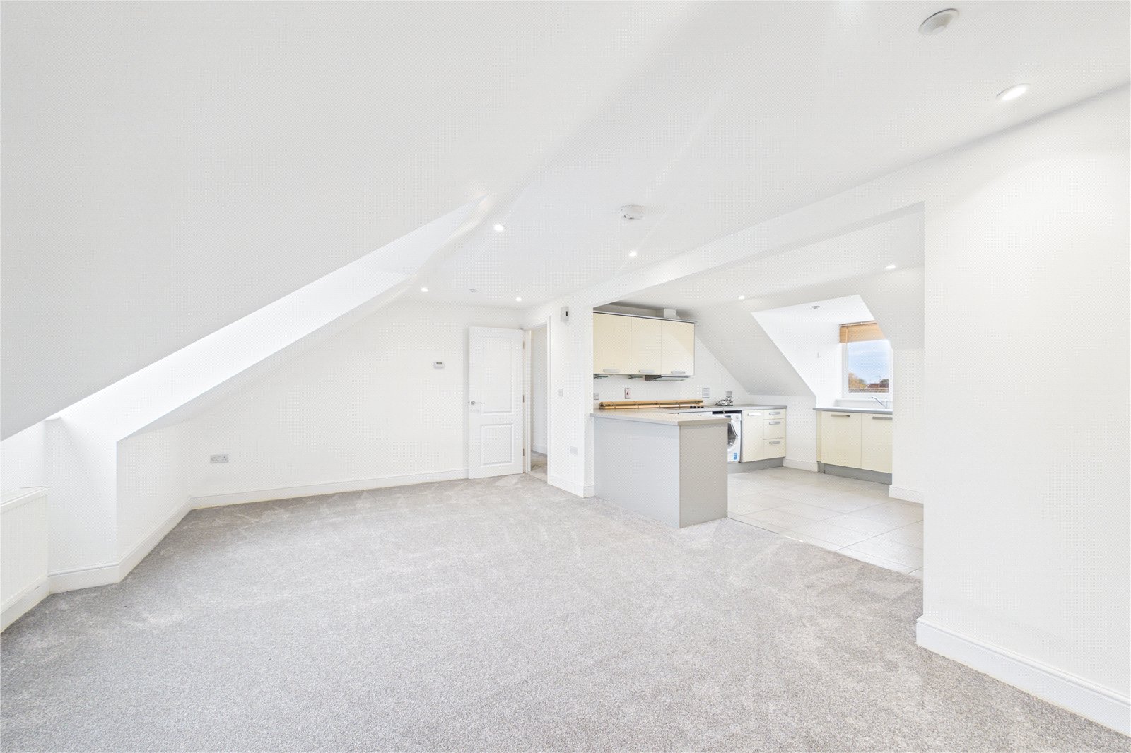 2 bedroom Flat to let in Star Road, Caversham, Reading