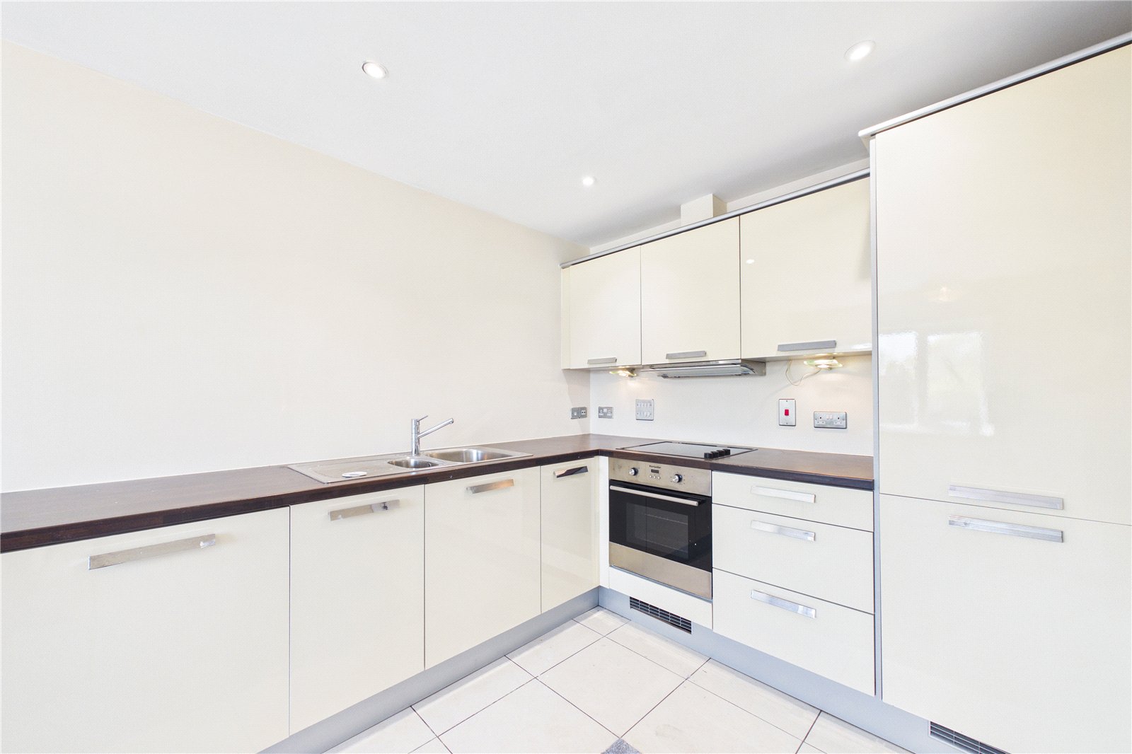 2 bedroom Flat to let in Star Road, Caversham, Reading