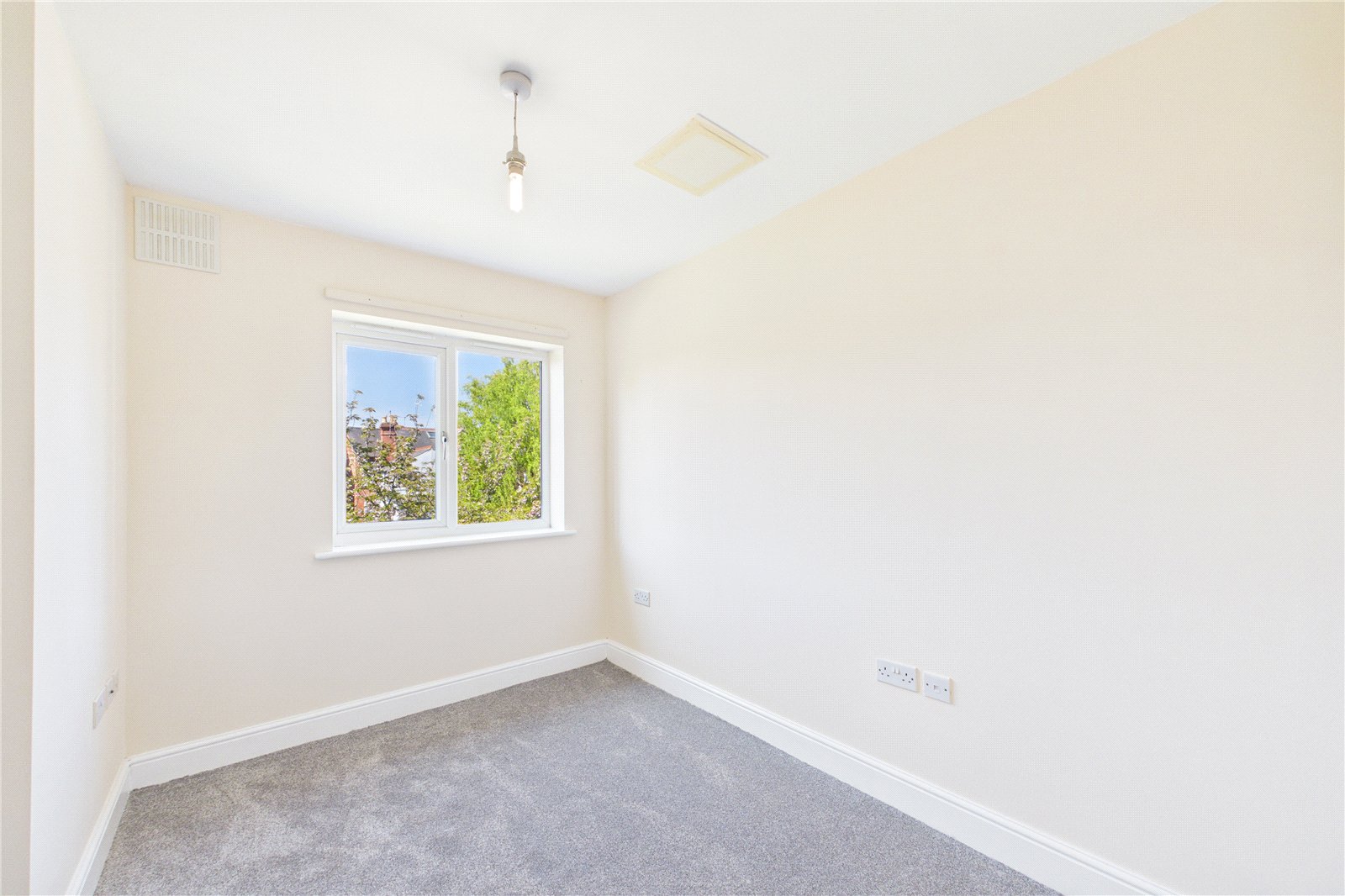 2 bedroom Flat to let in Star Road, Caversham, Reading