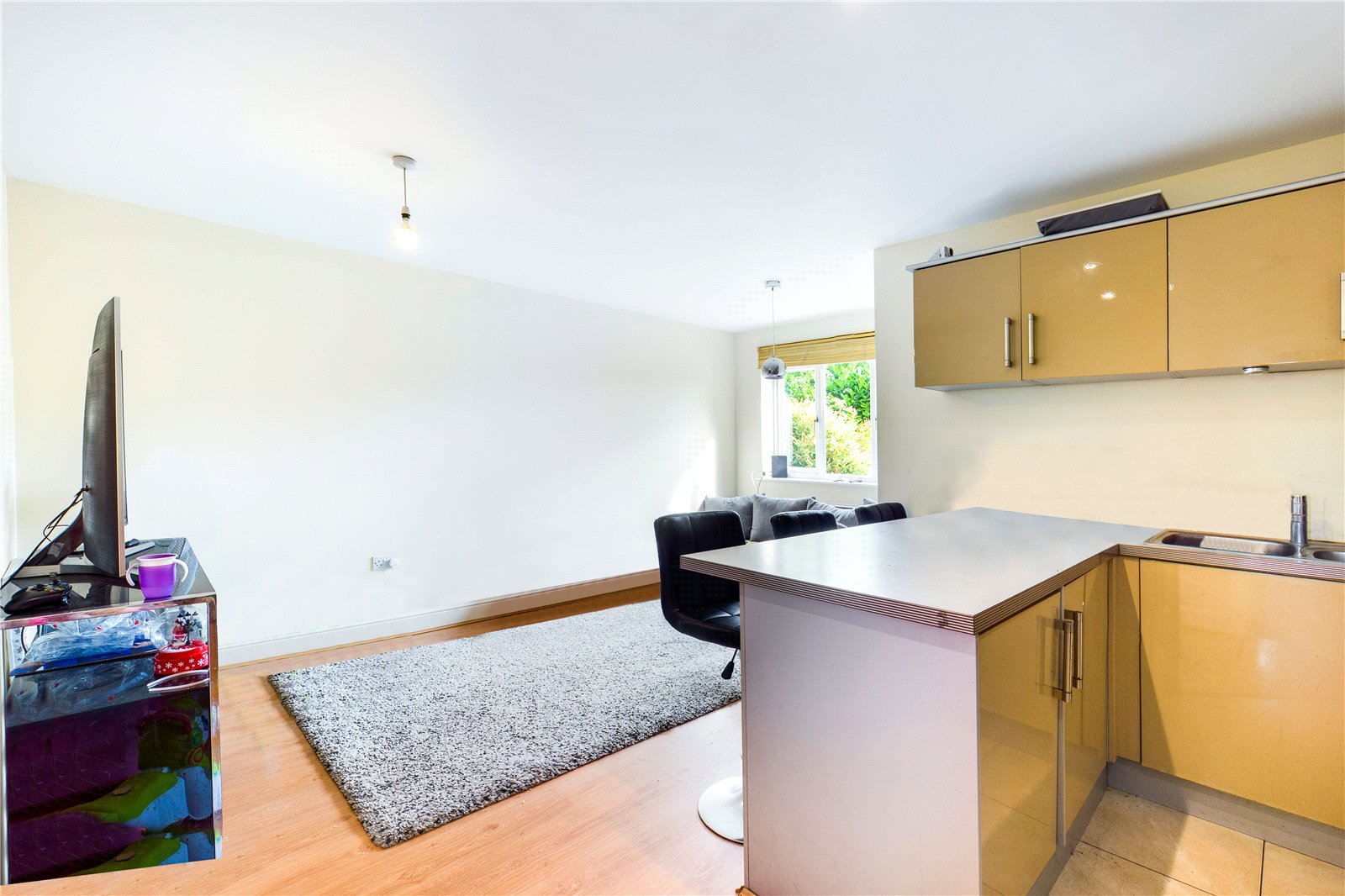 2 bedroom Flat to let in Star Road, Caversham, Reading