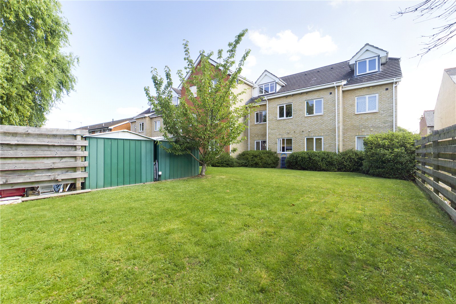 2 bedroom Flat to let in Star Road, Caversham, Reading