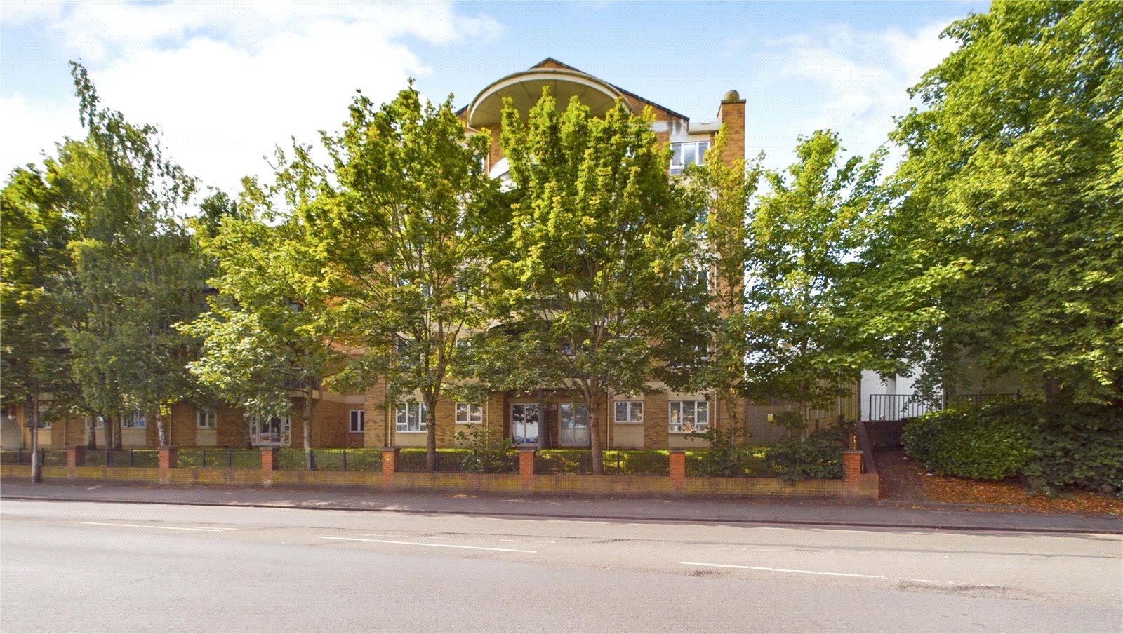 2 bedroom Flat to let in Reading, Berkshire