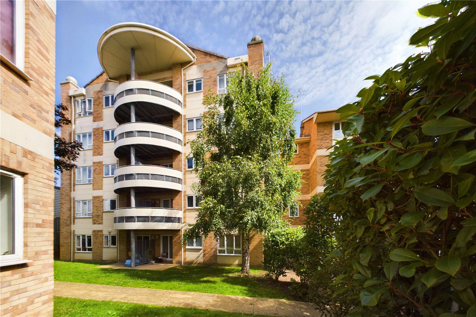 2 bedroom Flat to let in Reading, Berkshire