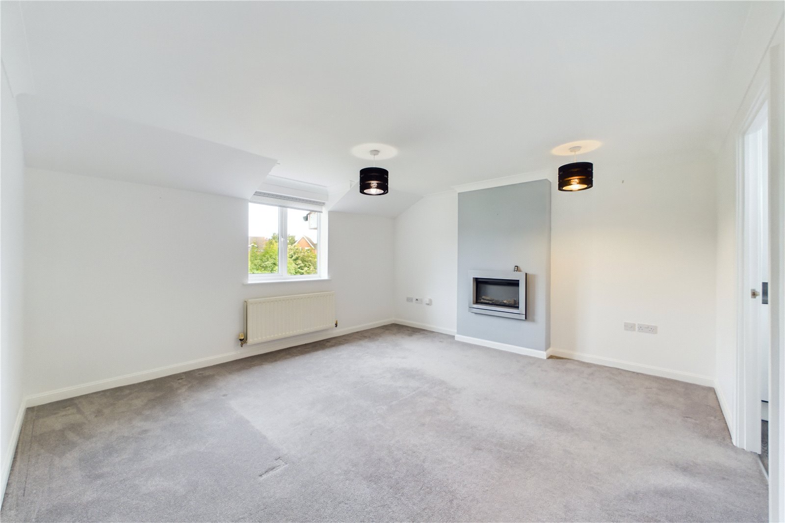 2 bedroom Flat to let in Spencers Wood, Reading, Berkshire