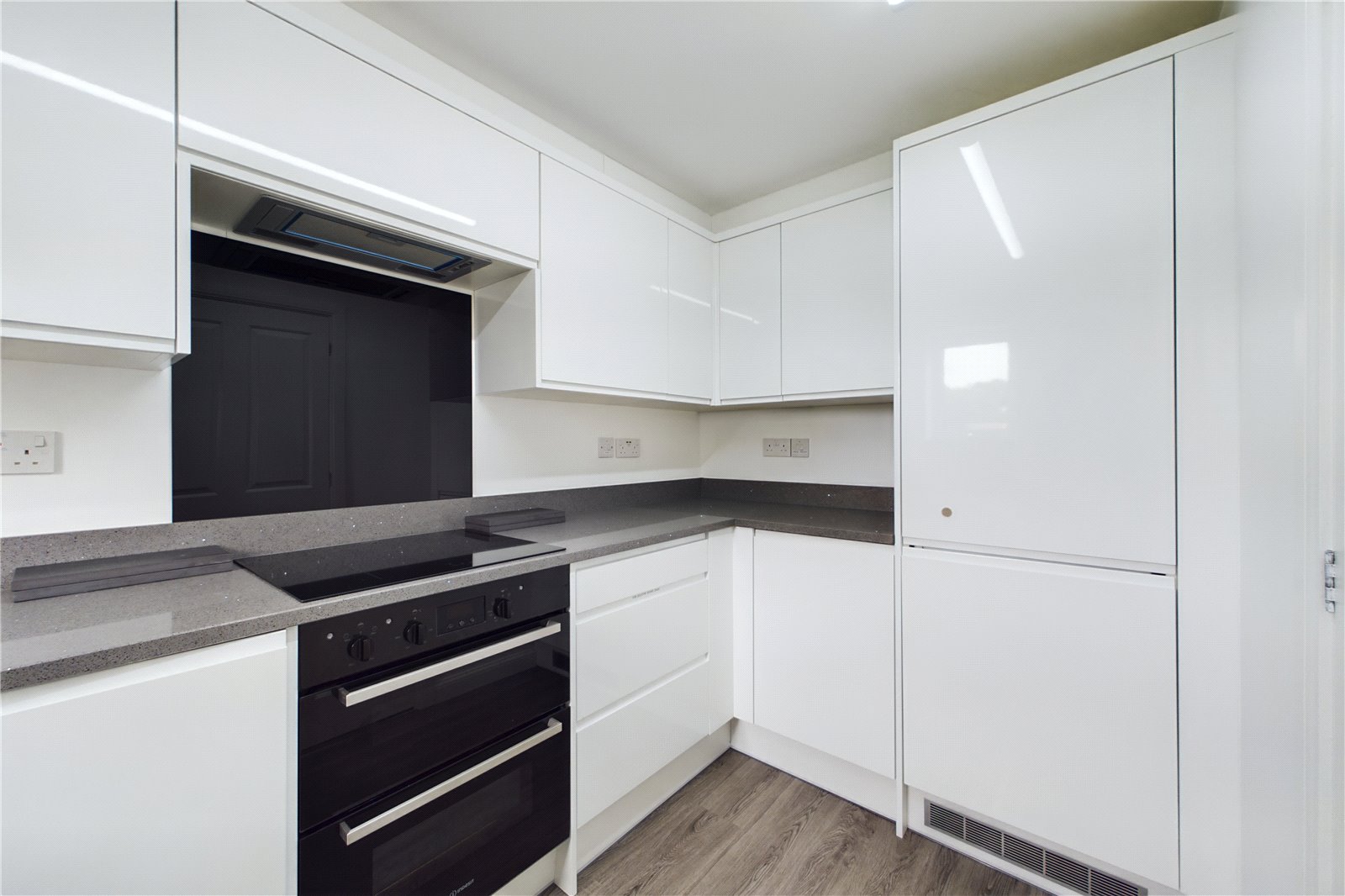 2 bedroom Flat to let in Spencers Wood, Reading, Berkshire