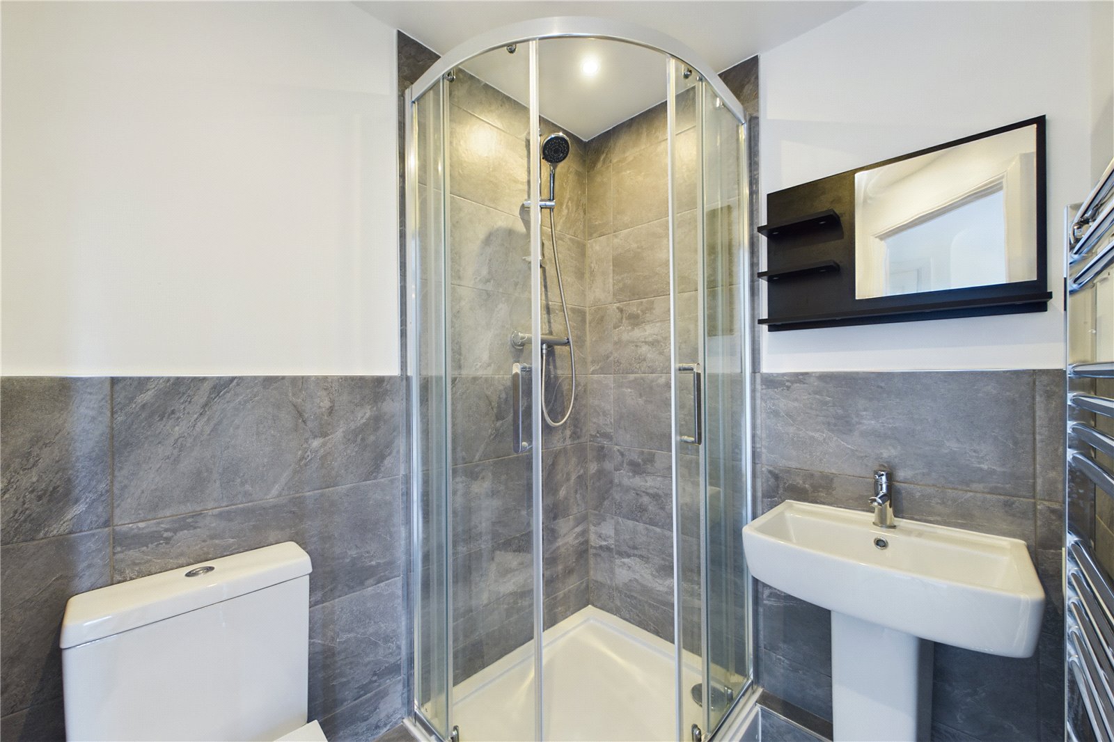 2 bedroom Flat to let in Spencers Wood, Reading, Berkshire