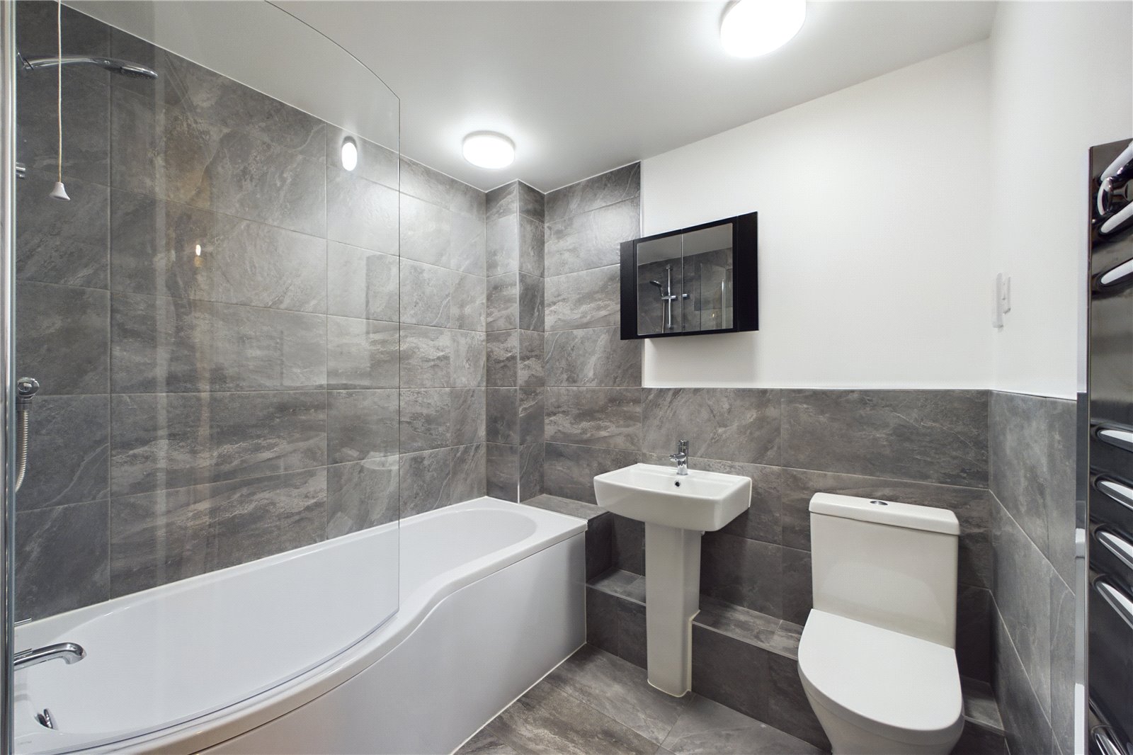 2 bedroom Flat to let in Spencers Wood, Reading, Berkshire