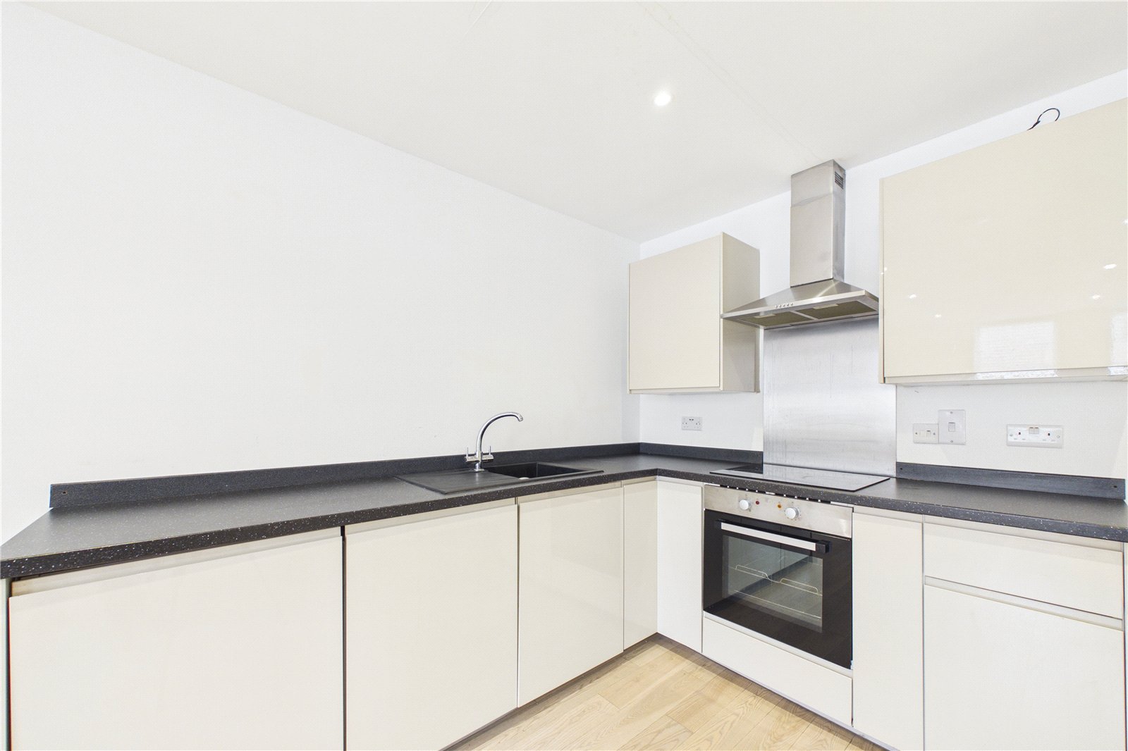 1 bedroom Flat to let in Theale, Reading, Berkshire