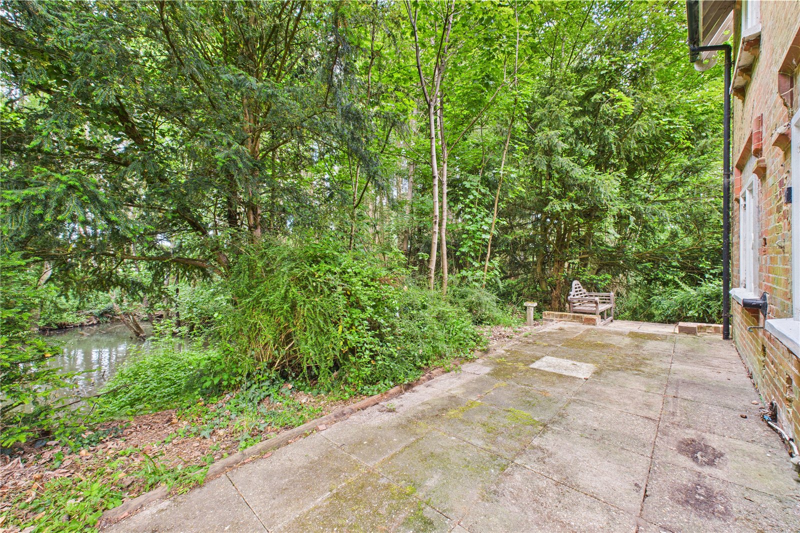 2 bedroom House to let in Tadley, Hampshire