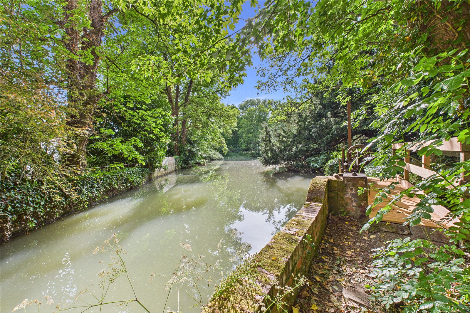 2 bedroom House to let in Tadley, Hampshire