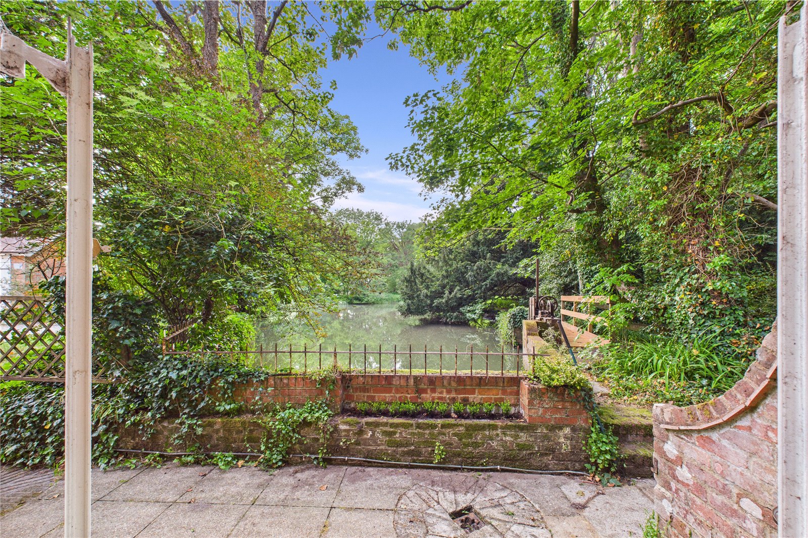 2 bedroom House to let in Tadley, Hampshire