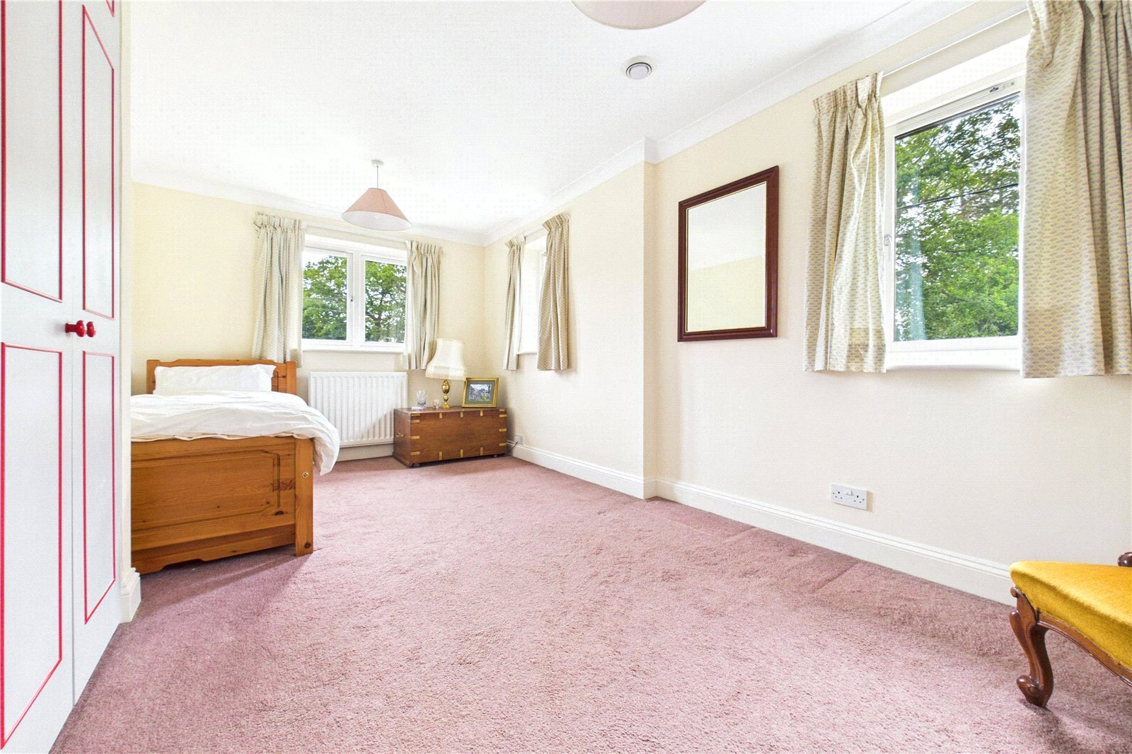 4 bedroom House to let in Mortimer, Reading