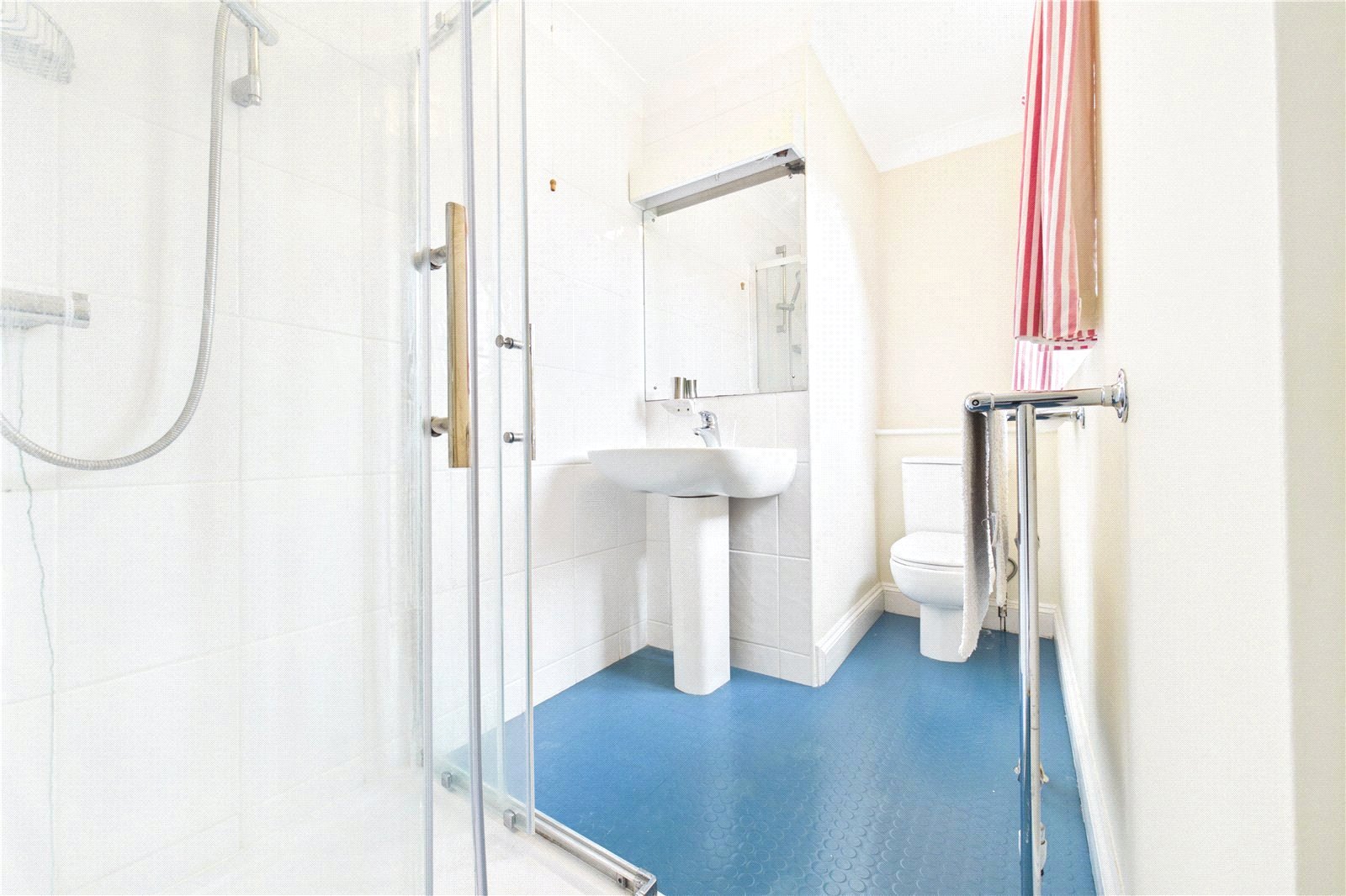 4 bedroom House to let in Mortimer, Reading