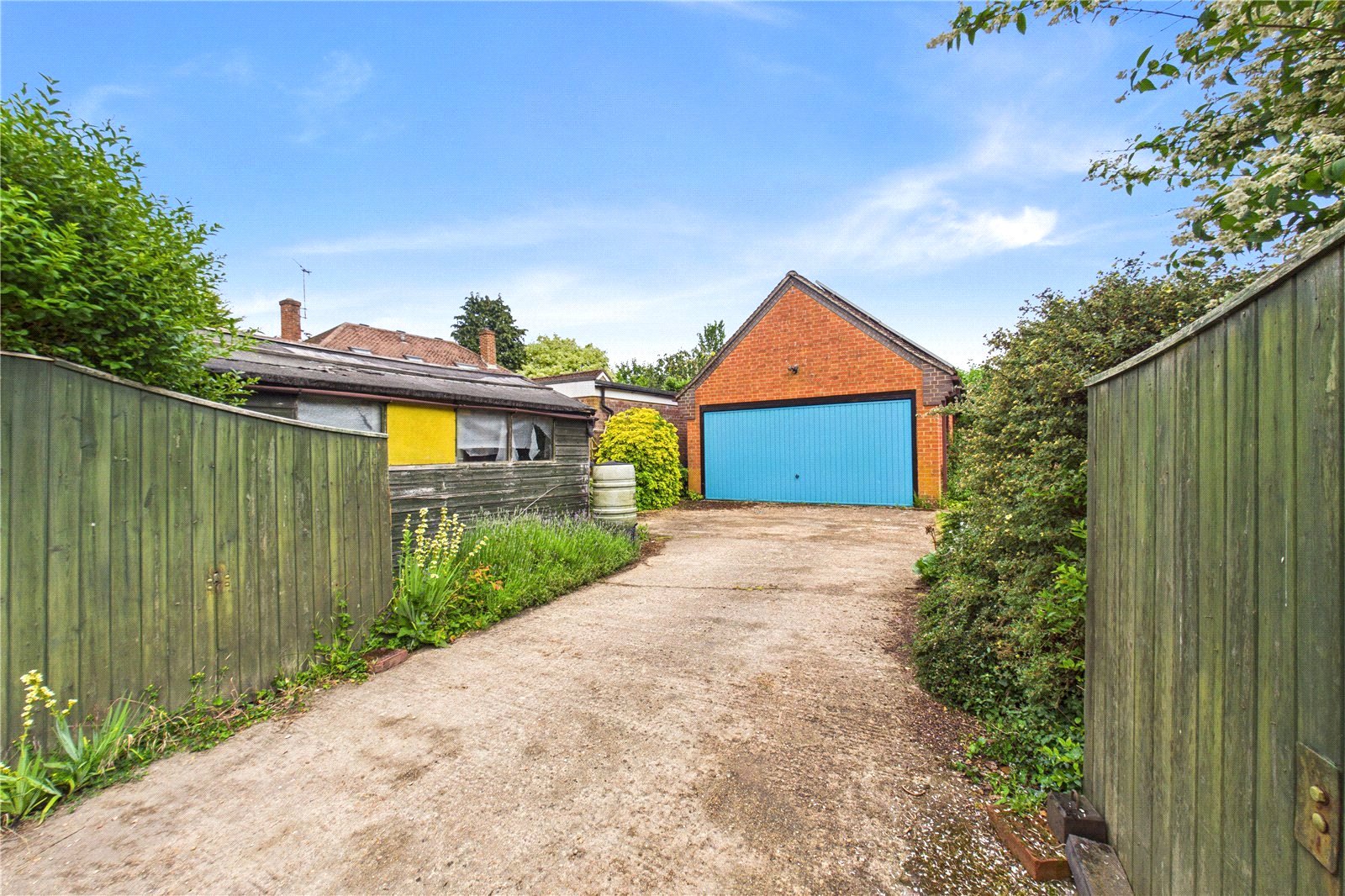 4 bedroom House to let in Mortimer, Reading