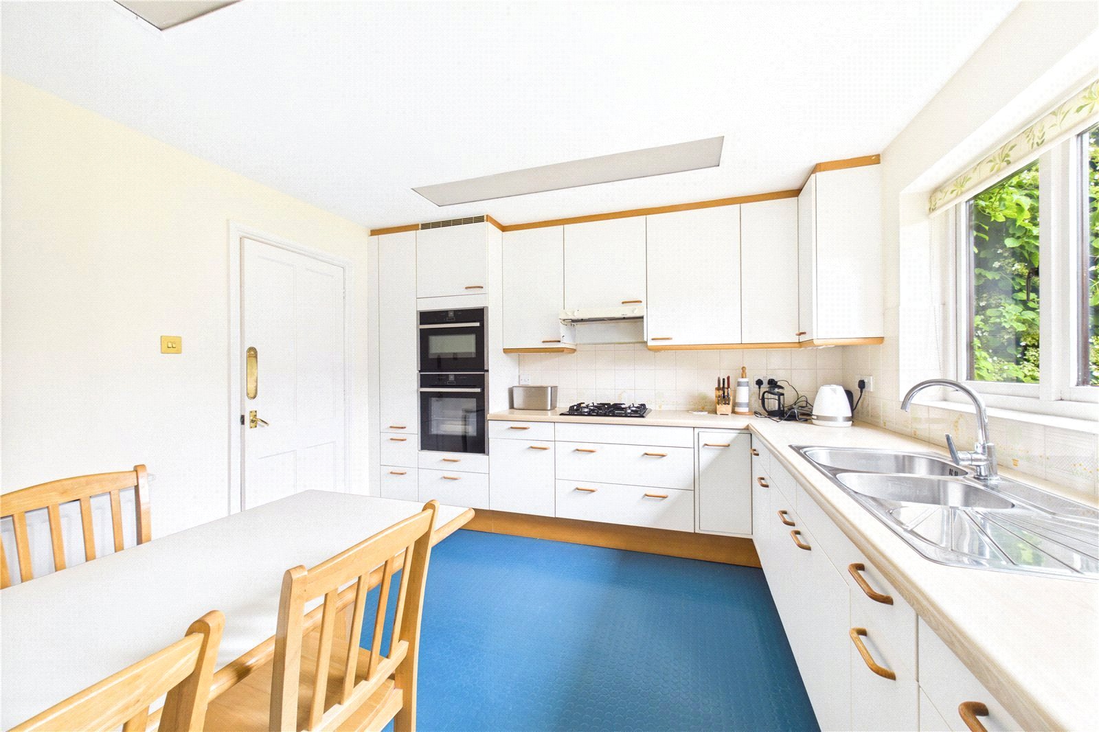 4 bedroom House to let in Mortimer, Reading