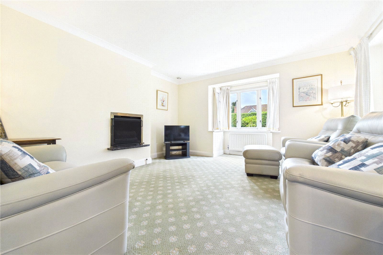 4 bedroom House to let in Mortimer, Reading