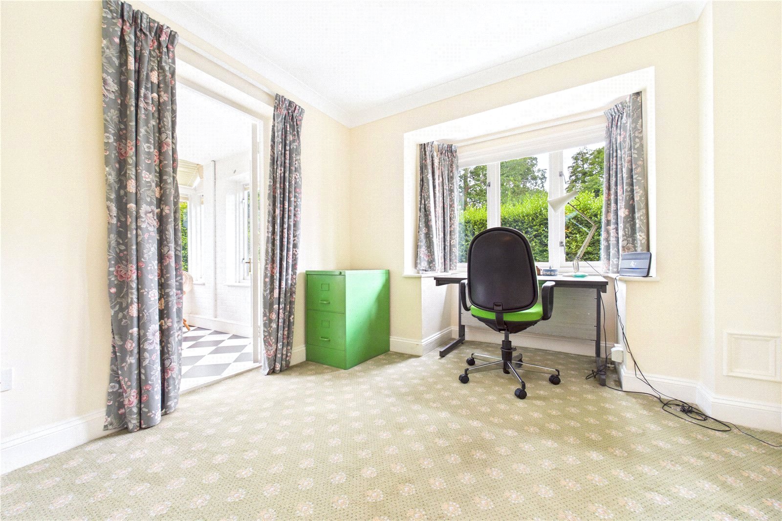 4 bedroom House to let in Mortimer, Reading