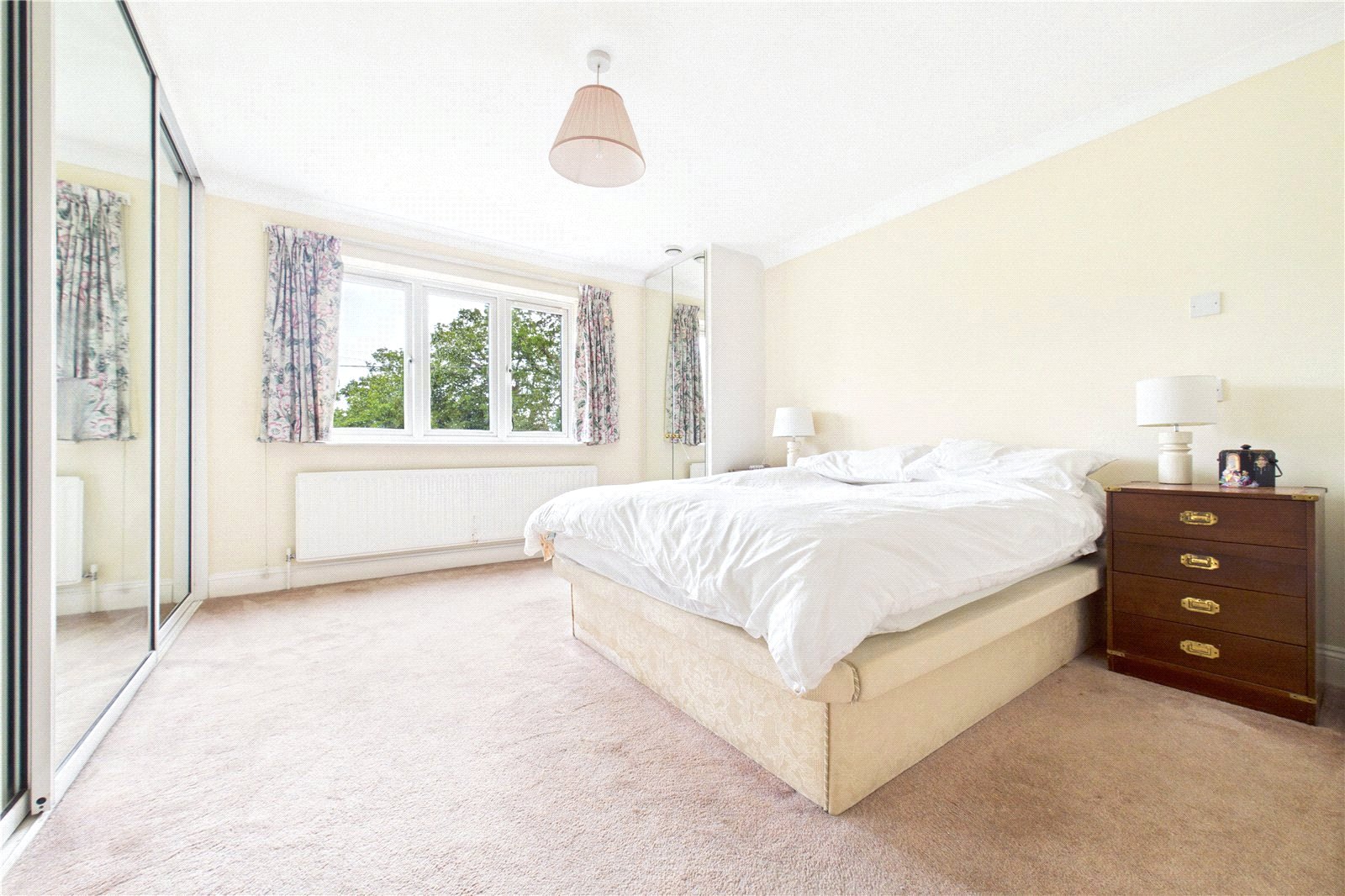 4 bedroom House to let in Mortimer, Reading