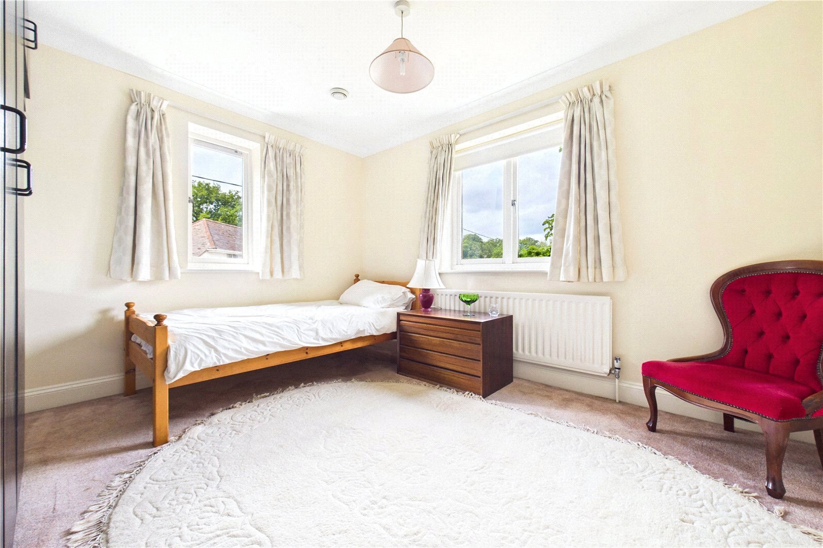 4 bedroom House to let in Mortimer, Reading