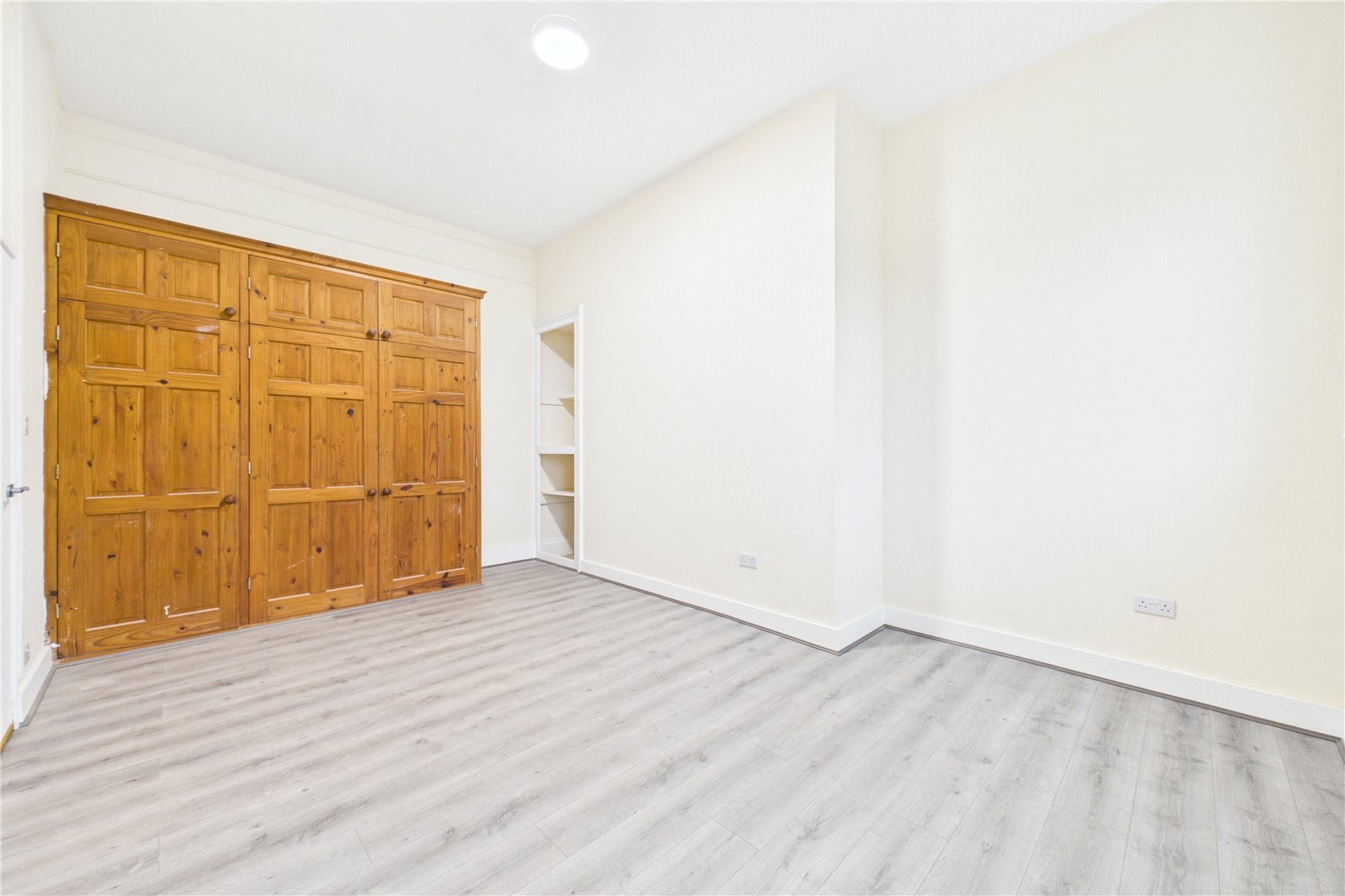 2 bedroom Flat to let in Newbury, Berkshire
