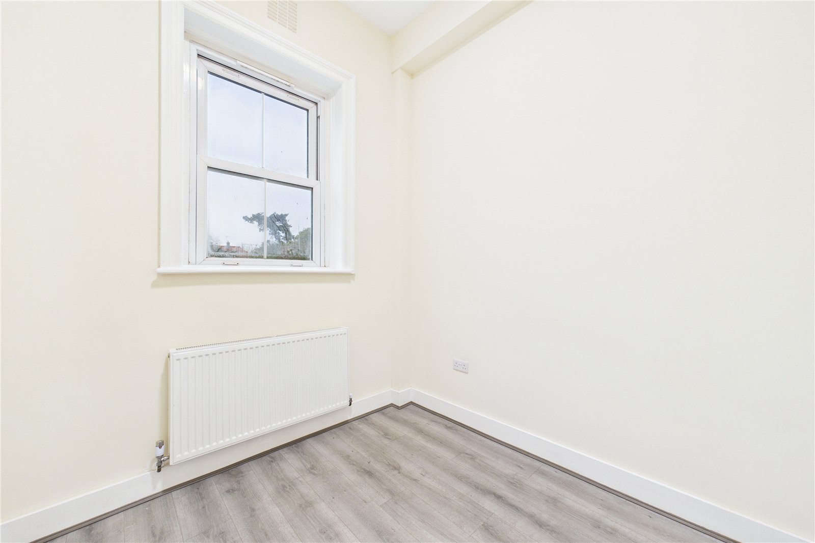 2 bedroom Flat to let in Newbury, Berkshire