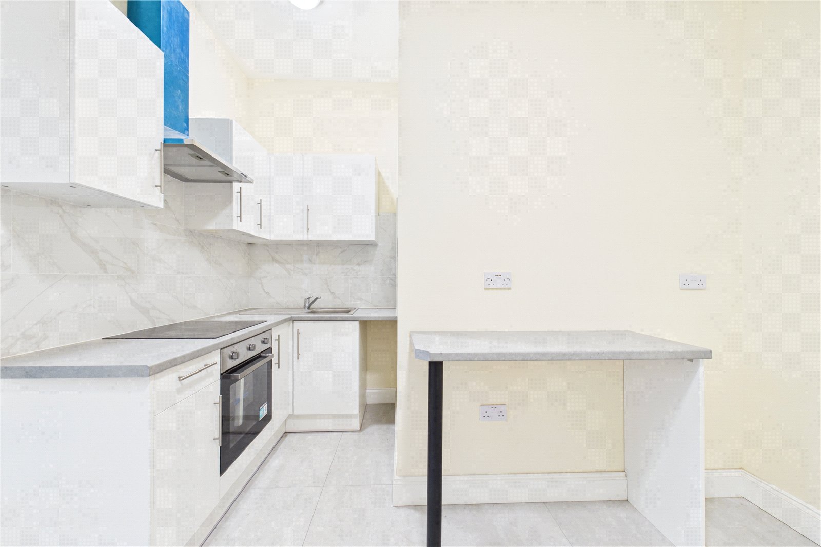 2 bedroom Flat to let in Newbury, Berkshire