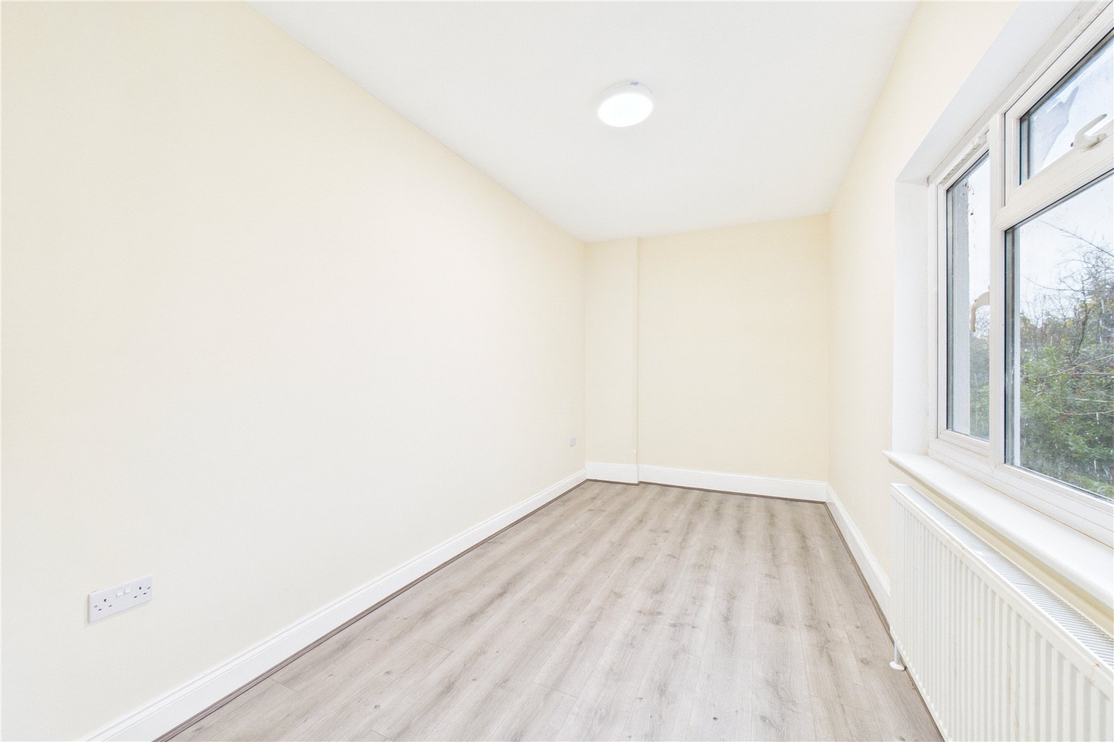 2 bedroom Flat to let in Newbury, Berkshire