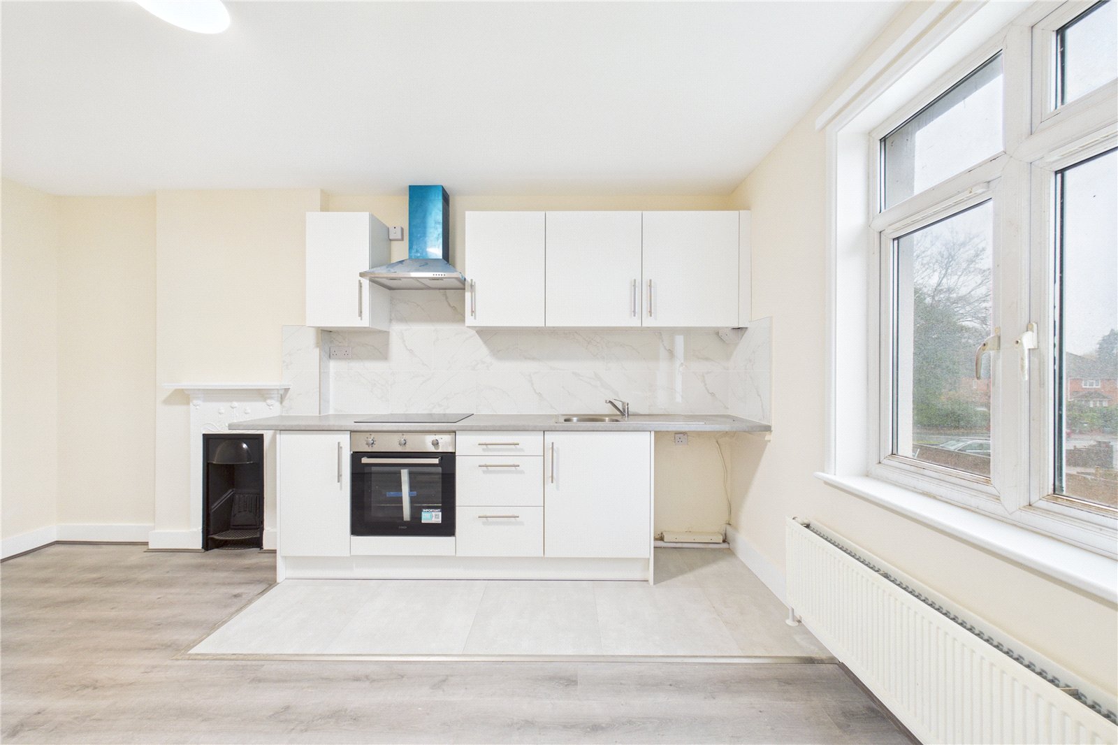 2 bedroom Flat to let in Newbury, Berkshire