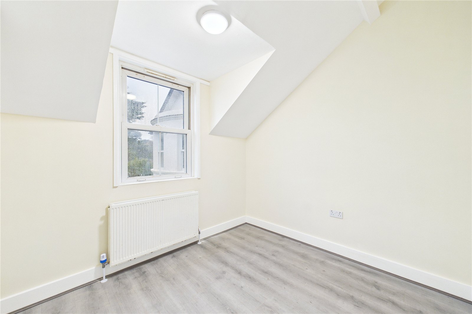 2 bedroom Flat to let in Newbury, Berkshire