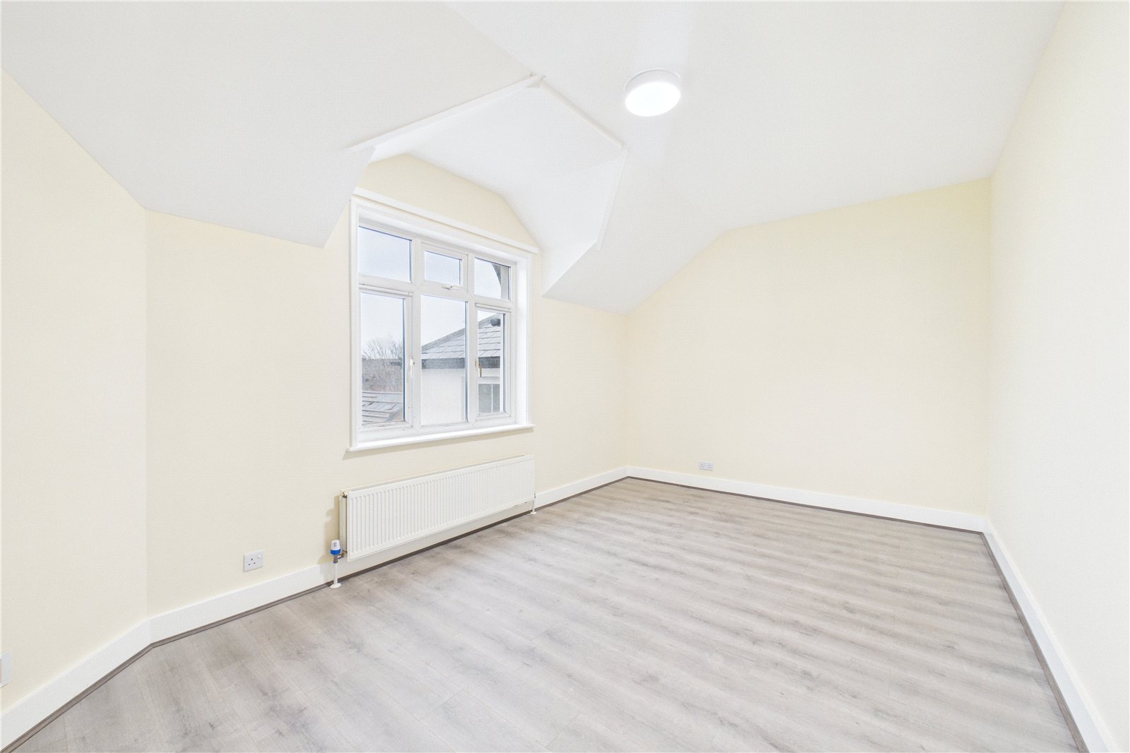2 bedroom Flat to let in Newbury, Berkshire