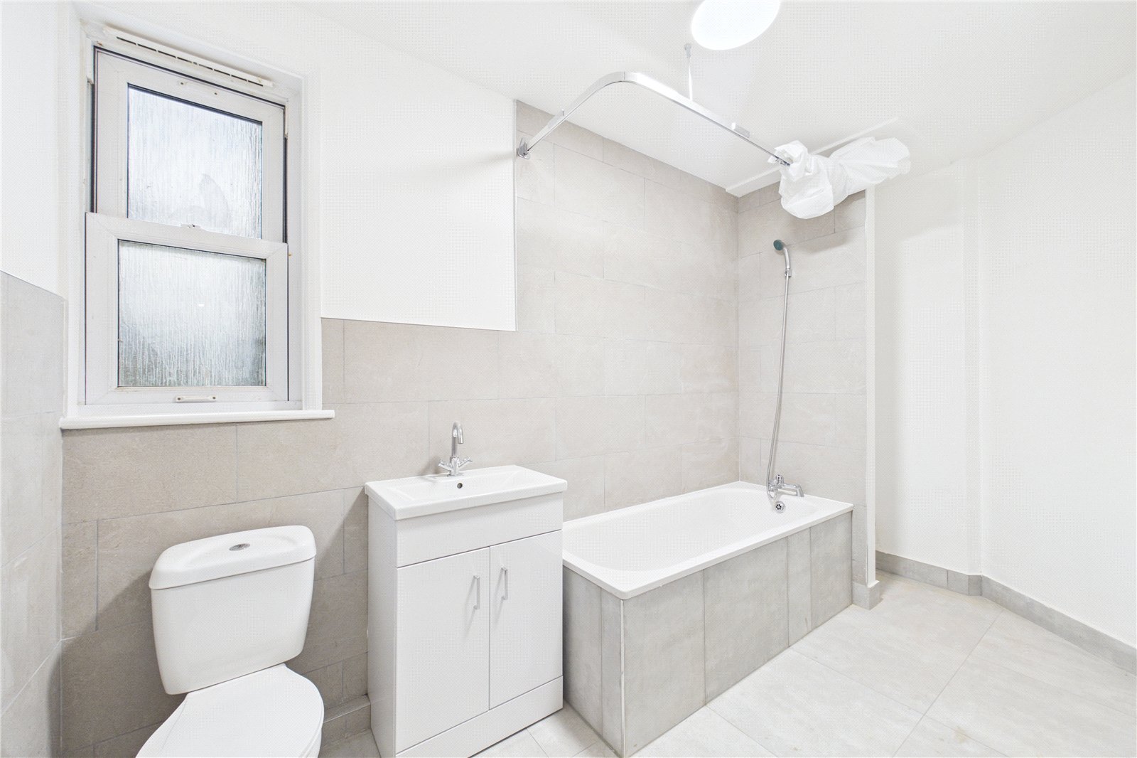 2 bedroom Flat to let in Newbury, Berkshire