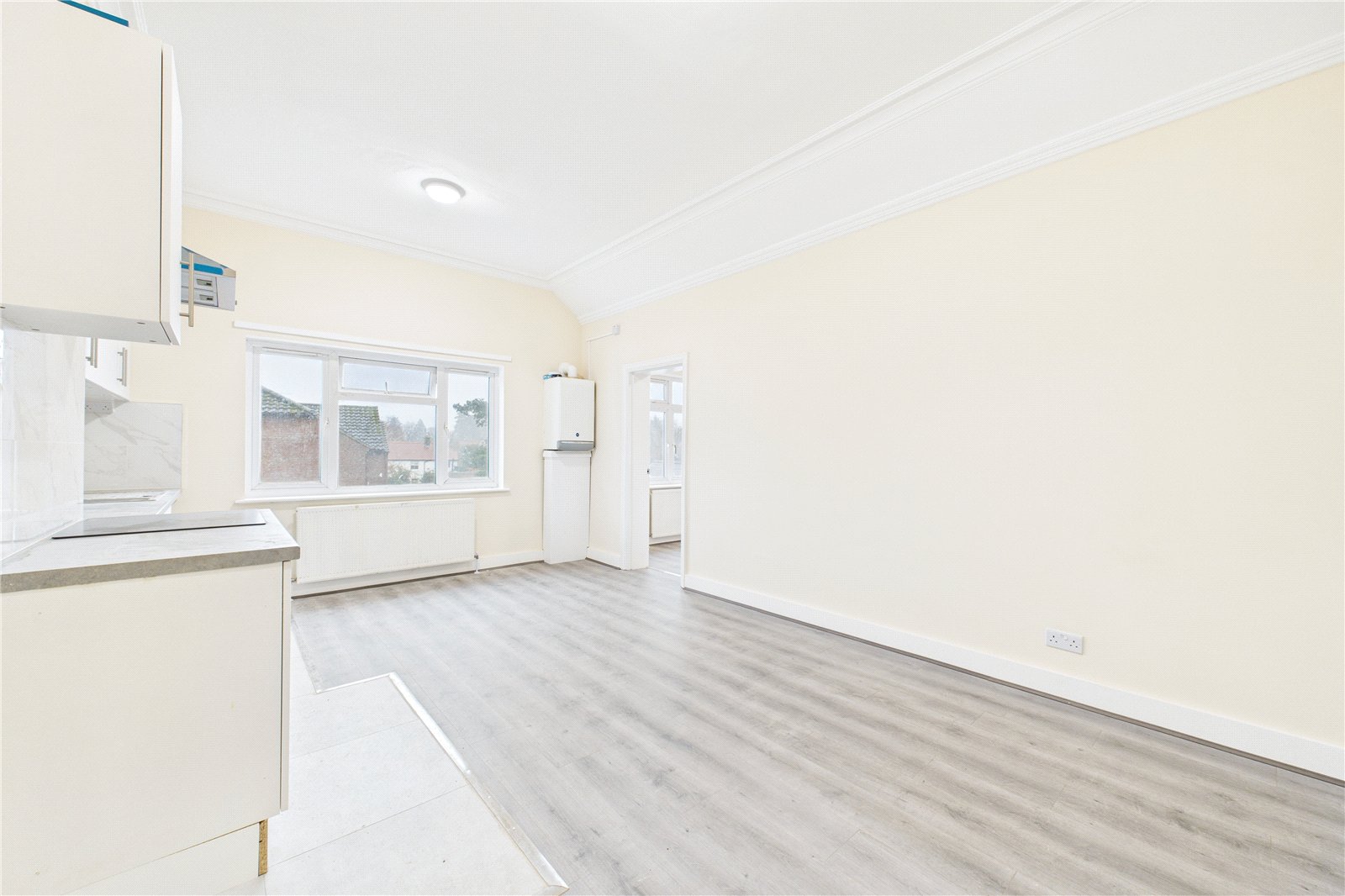 2 bedroom Flat to let in Newbury, Berkshire