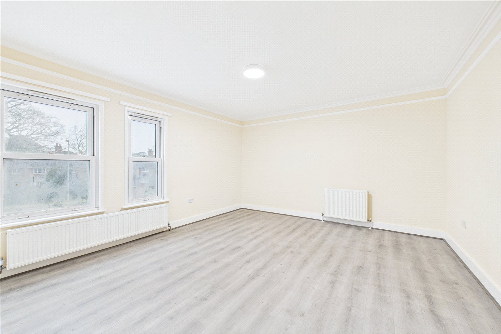 2 bedroom Flat to let in Newbury, Berkshire