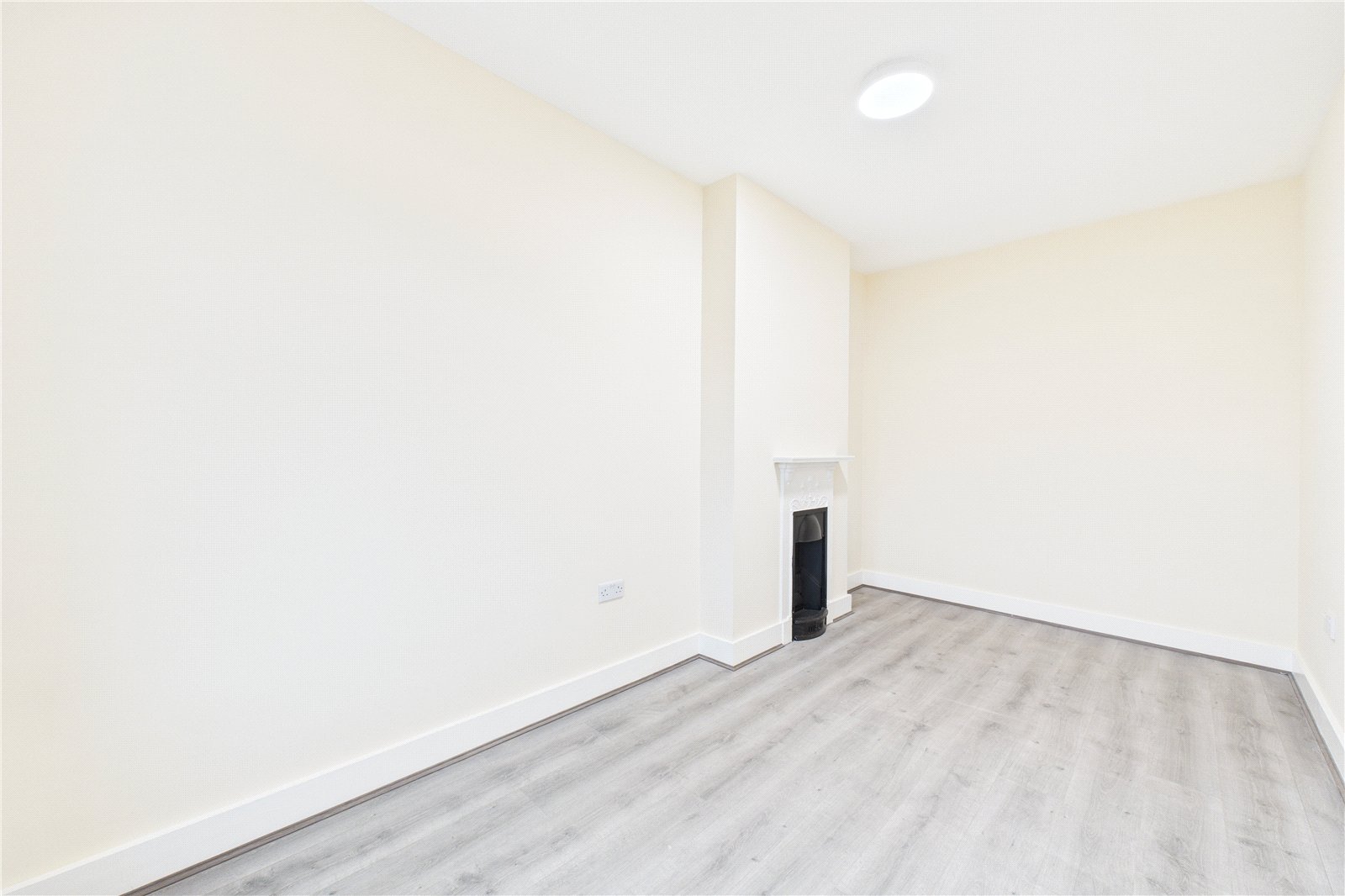 2 bedroom Flat to let in Newbury, Berkshire