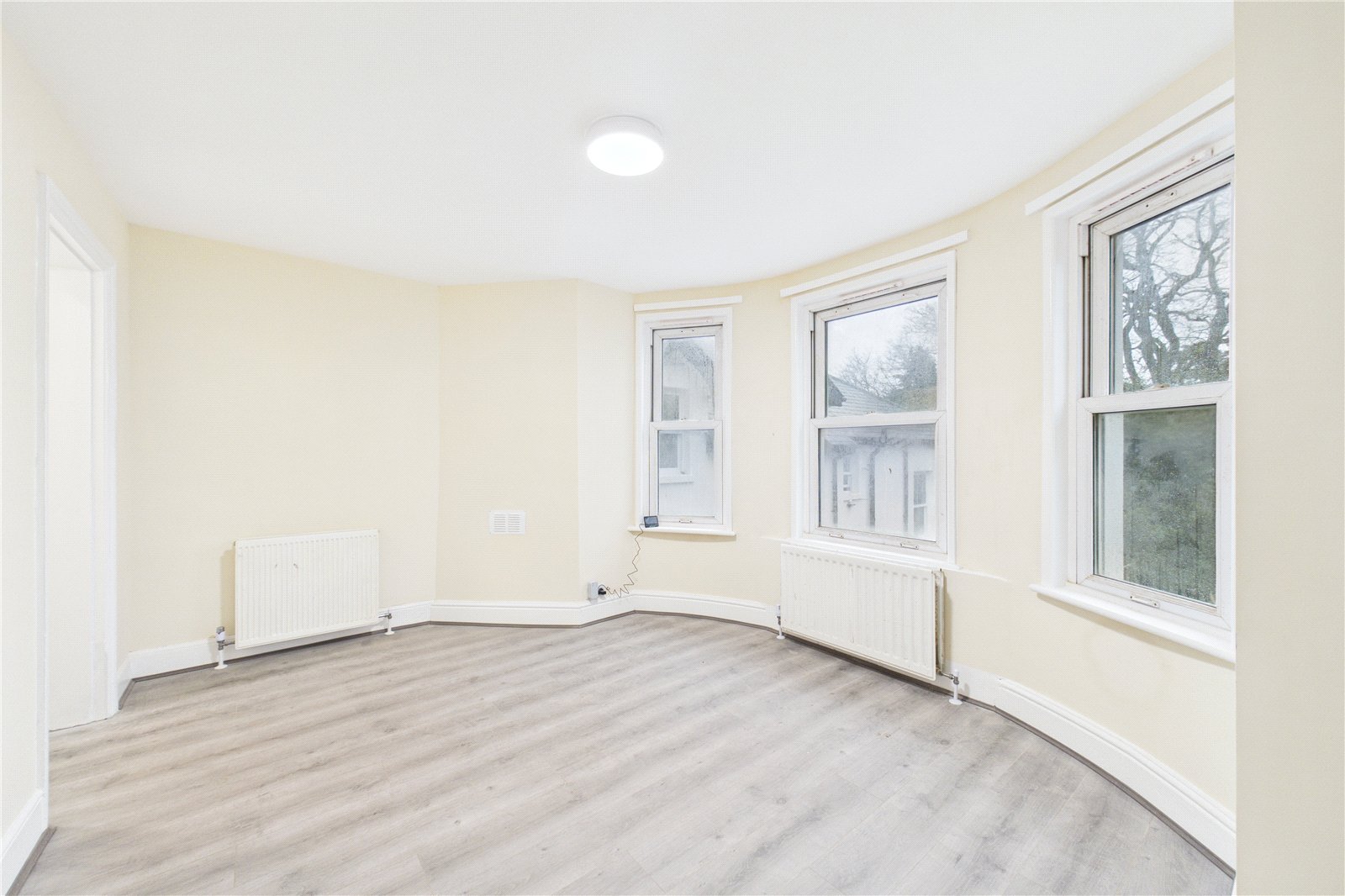 2 bedroom Flat to let in Newbury, Berkshire