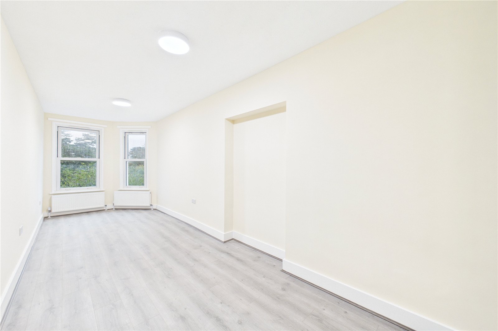 2 bedroom Flat to let in Newbury, Berkshire