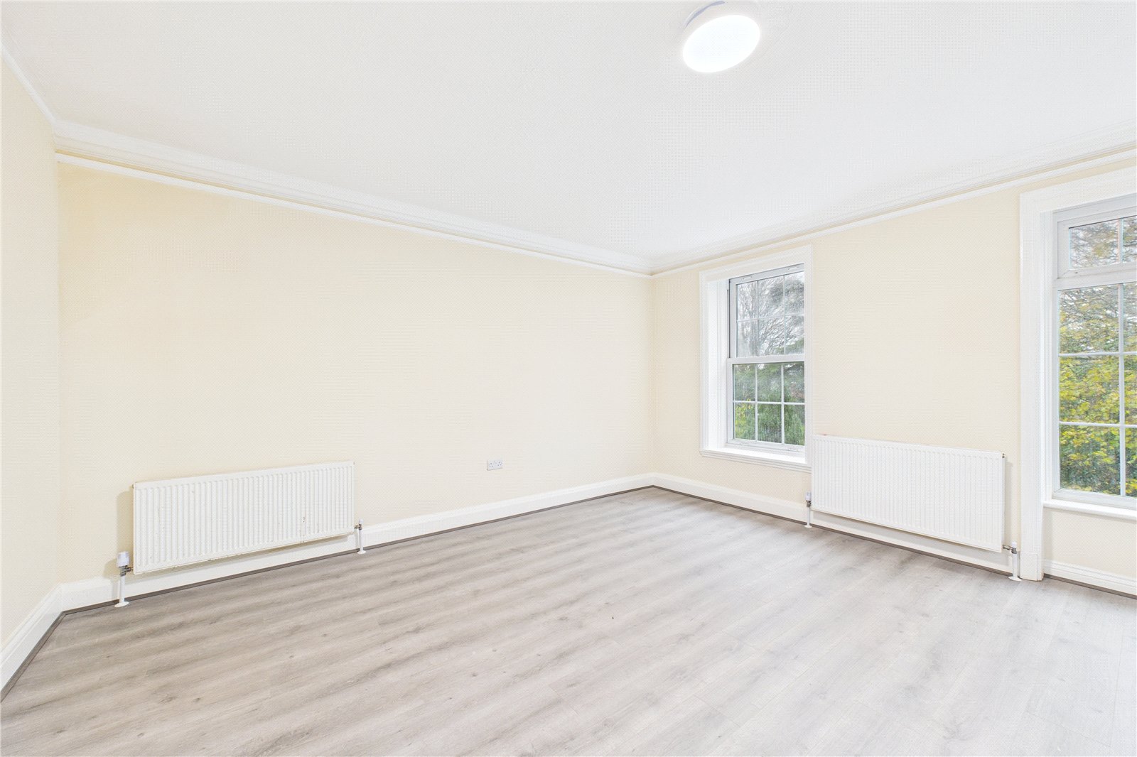 2 bedroom Flat to let in Newbury House, 237 Andover Road, Newbury, Berkshire