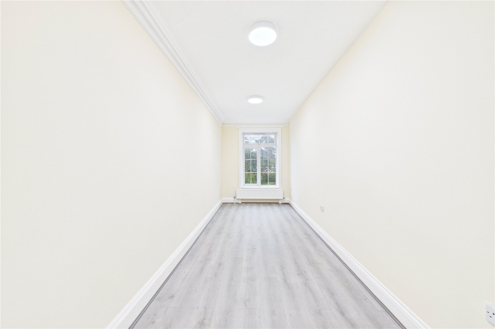 2 bedroom Flat to let in Newbury House, 237 Andover Road, Newbury, Berkshire