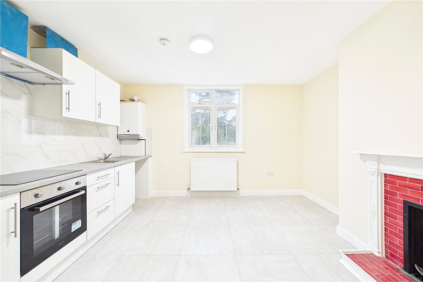 2 bedroom Flat to let in Andover Road, 237 Andover Road, Newbury, Berkshire