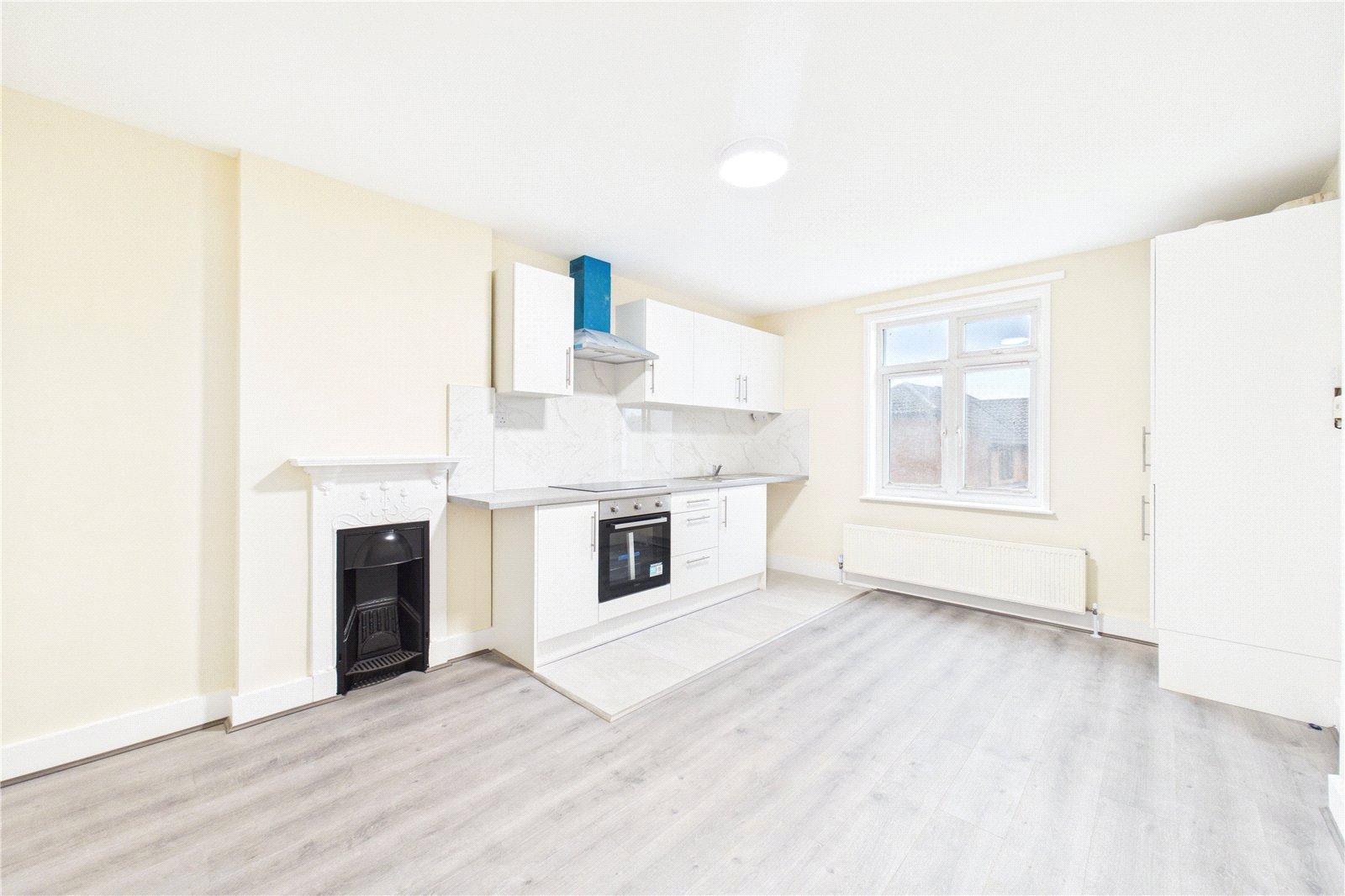 2 bedroom Flat to let in Andover Road, 237 Andover Road, Newbury, Berkshire