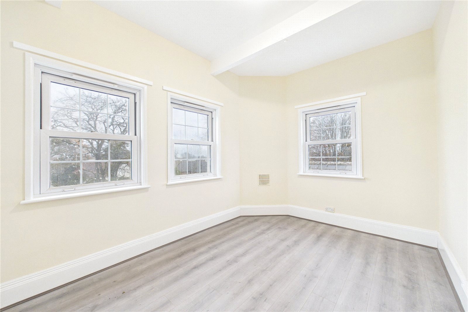 2 bedroom Flat to let in Andover Road, 237 Andover Road, Newbury, Berkshire
