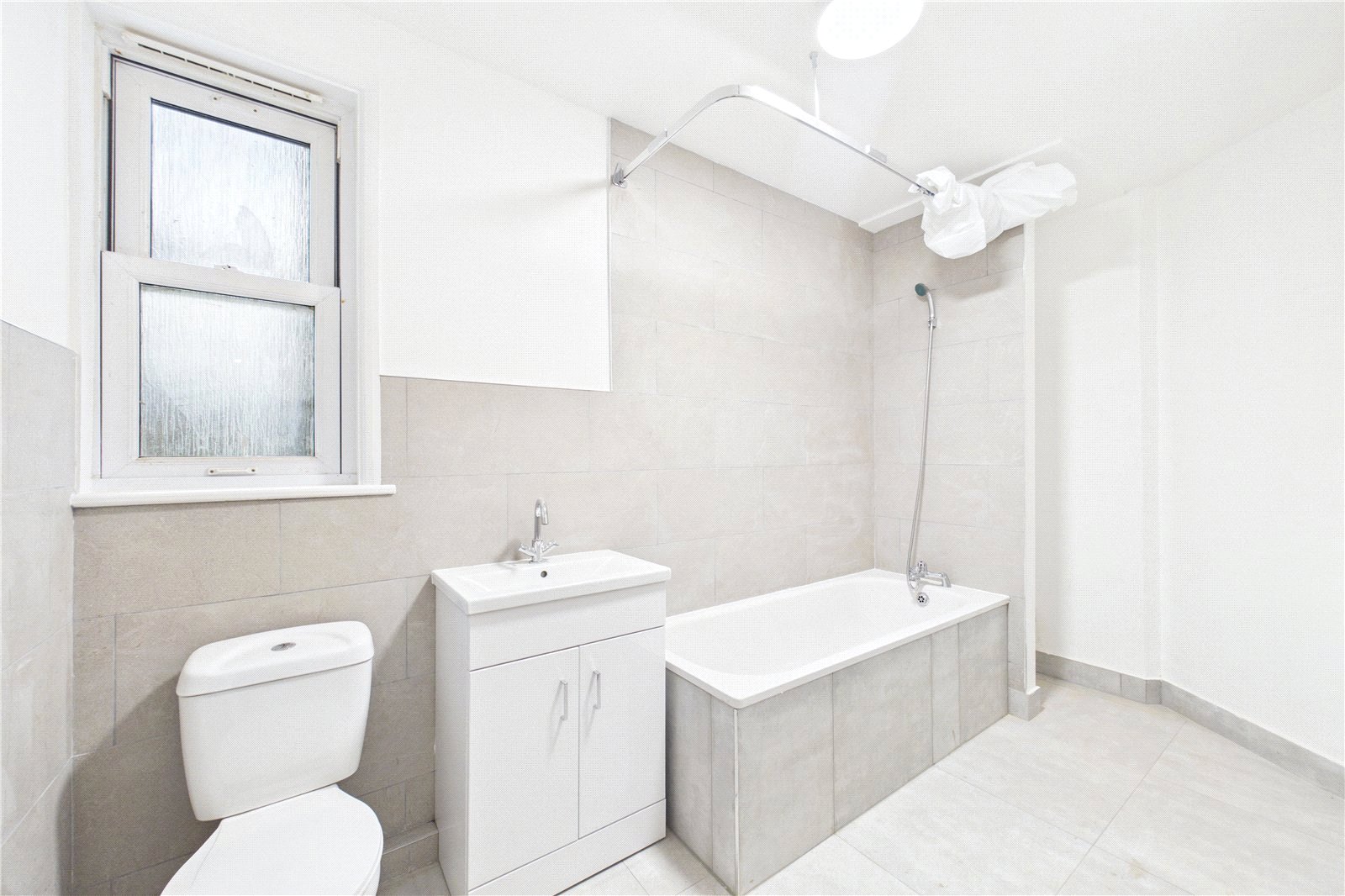 2 bedroom Flat to let in Andover Road, 237 Andover Road, Newbury, Berkshire