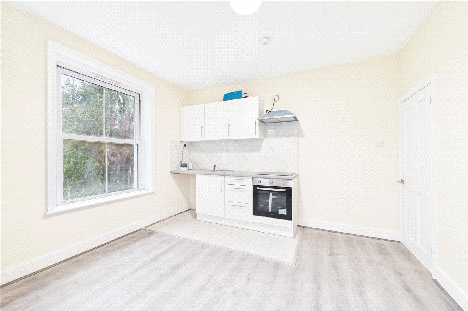 2 bedroom Flat to let in Andover Road, 237 Andover Road, Newbury, Berkshire